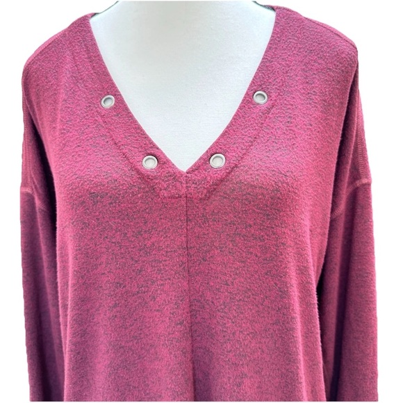 RAILS Leigh Port V-Neck Long Sleeve Top Shirt Size M Burgundy Maroon Grommets - Picture 2 of 9